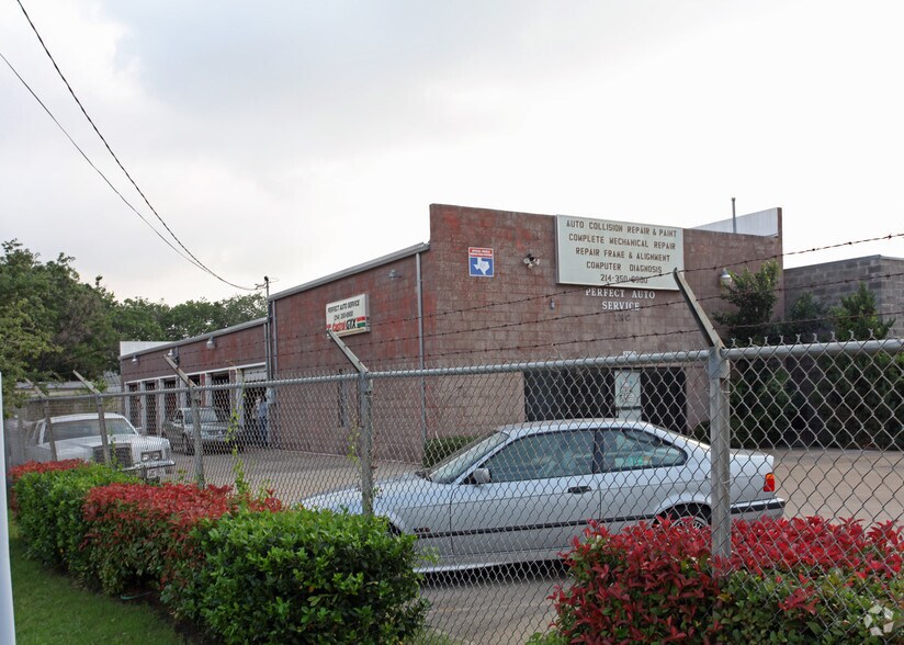 2403 Community Dr, Dallas, TX à vendre - Photo principale - Image 2 de 12