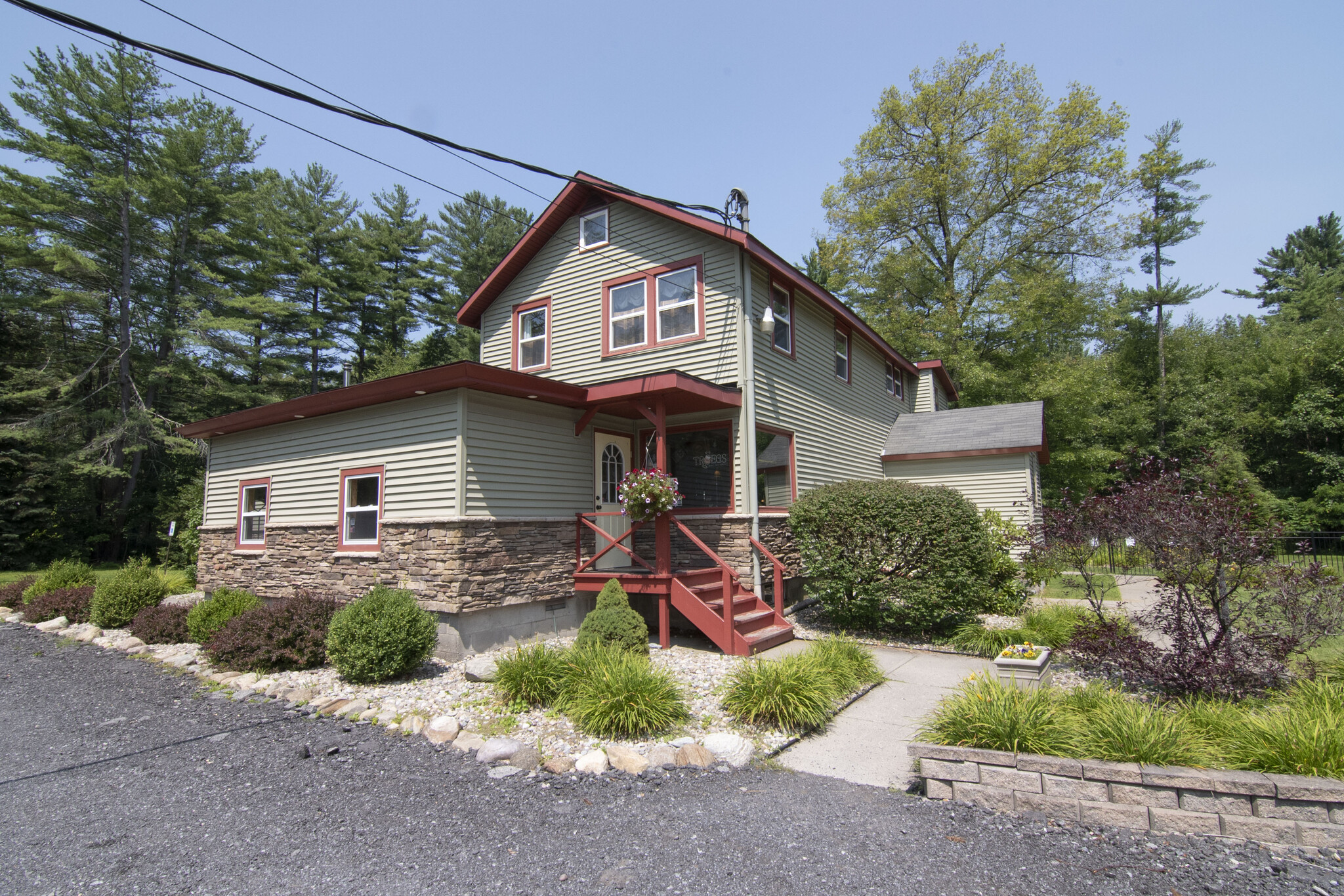 910 Rock City Rd, Ballston Spa, NY for sale Primary Photo- Image 1 of 32