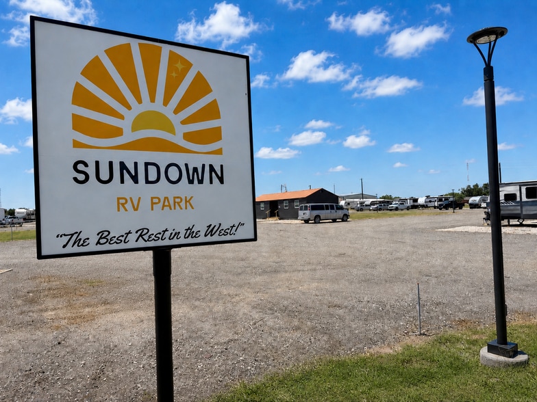 212 Air Base Rd, Tye, TX for sale - Building Photo - Image 1 of 6