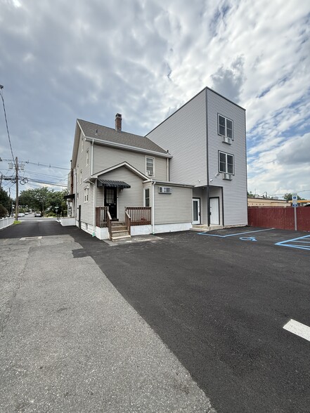 517 Chestnut St, Union Township, NJ for lease - Building Photo - Image 3 of 8