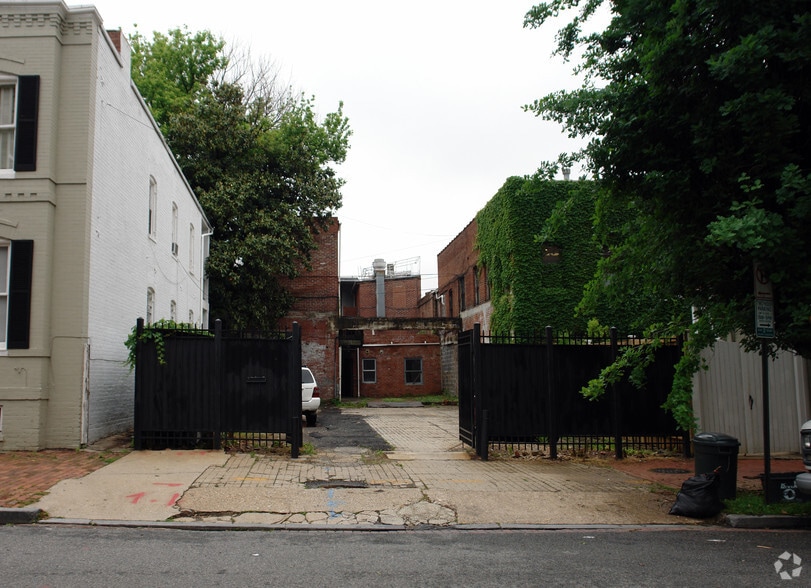 1609 33rd St NW, Washington, DC à louer - Photo principale - Image 1 de 7