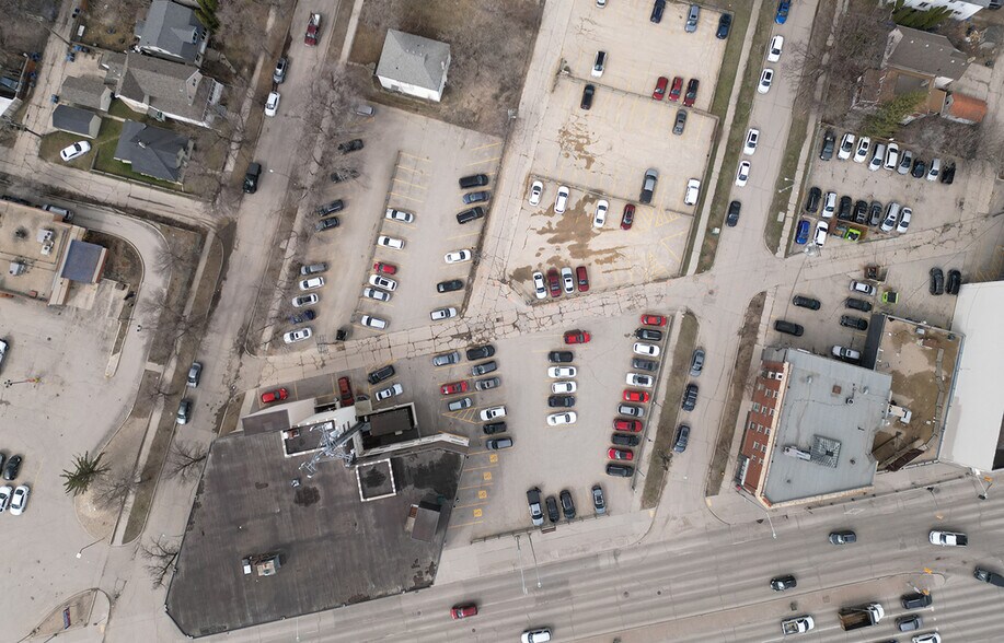 829, 831, 835 Portage Ave, Winnipeg, MB for lease - Building Photo - Image 2 of 16