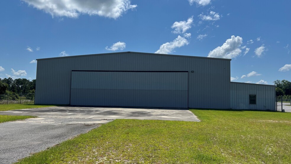 100 Aviation Way, Eastman, GA à louer - Photo du bâtiment - Image 2 de 4