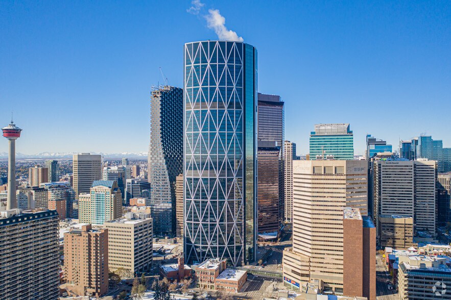 500 Centre St SE, Calgary, AB à louer - Photo du bâtiment - Image 2 de 5