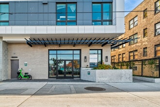 513 1st Ave N, Seattle, WA for lease Interior Photo- Image 1 of 5