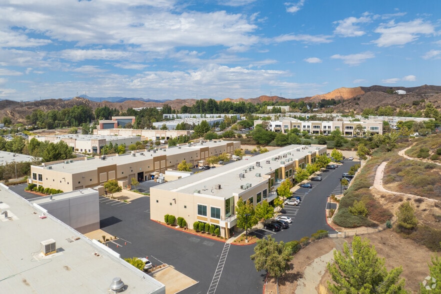 28312-28326 Constellation Rd, Valencia, CA for lease - Building Photo - Image 3 of 5