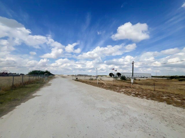 1164 FM 2367, Carrizo Springs, TX for lease - Building Photo - Image 2 of 10