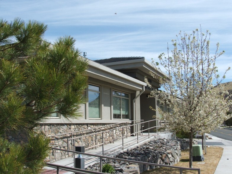 8630 Technology Way, Reno, NV à louer - Photo du bâtiment - Image 2 de 24