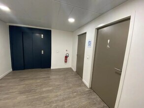 Office in Buchelay for lease Interior Photo- Image 2 of 4