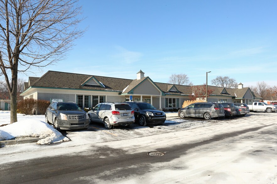 1423-1427 E Twelve Mile Rd, Madison Heights, MI for lease - Primary Photo - Image 1 of 4