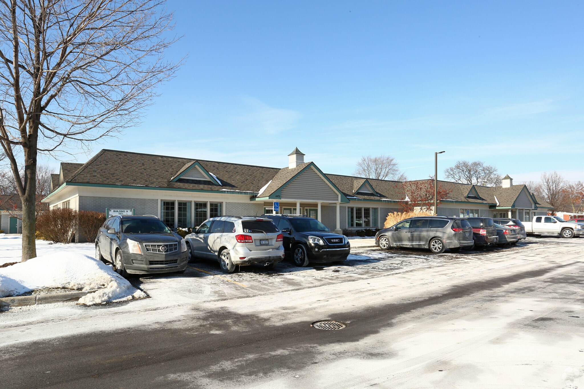 1423-1427 E Twelve Mile Rd, Madison Heights, MI à louer Photo principale- Image 1 de 5