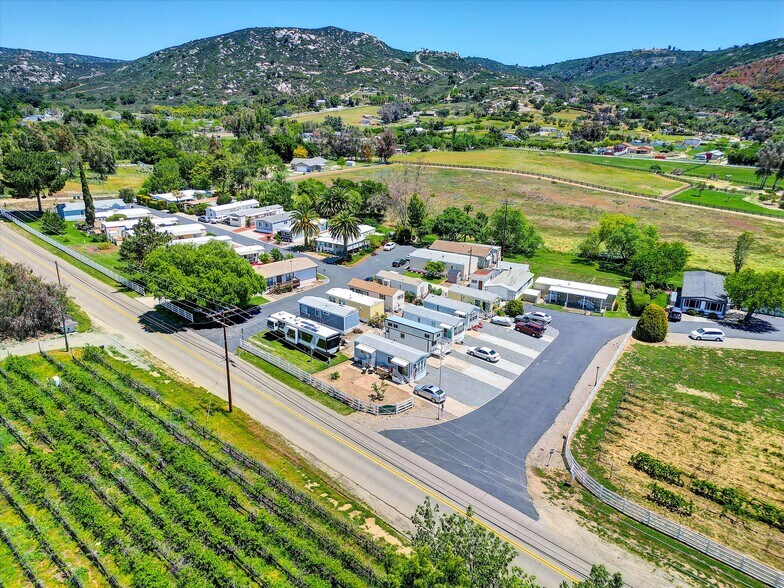 2030 Magnolia Ave, Ramona, CA à vendre - Photo du bâtiment - Image 2 de 6