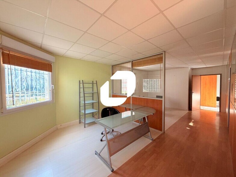 Bureau dans Eybens à louer - Photo du bâtiment - Image 3 de 14