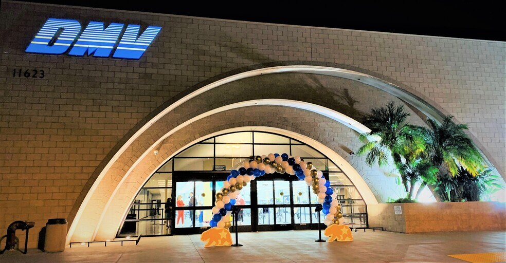 11623 Glenoaks Blvd, Pacoima, CA for lease - Building Photo - Image 1 of 9