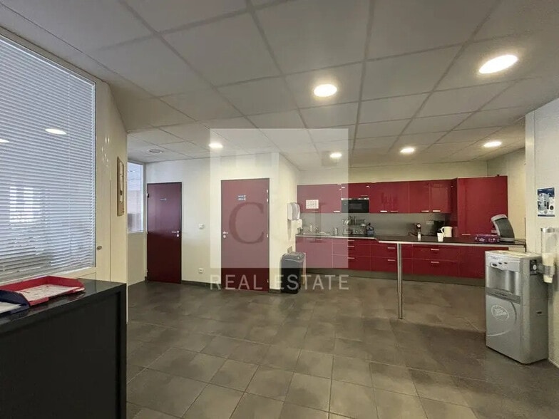 Local d'activités dans Vénissieux à vendre - Photo intérieure - Image 2 de 9