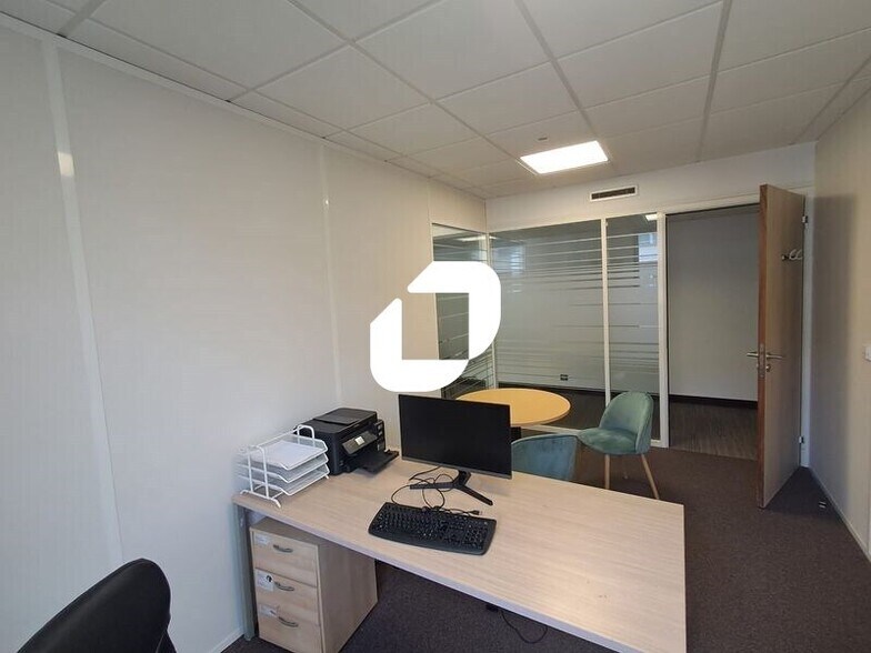 Bureau dans Rueil-Malmaison à louer - Photo intérieure - Image 1 de 9