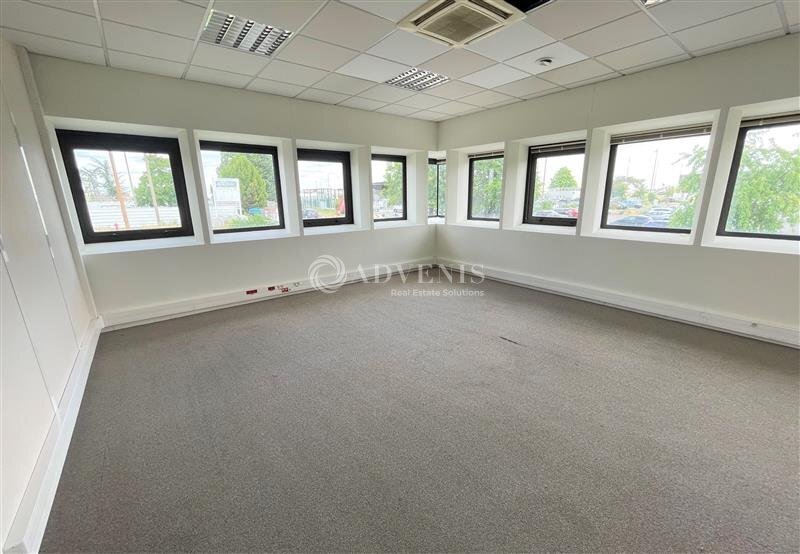 Office in Roissy-en-France for lease - Interior Photo - Image 2 of 8