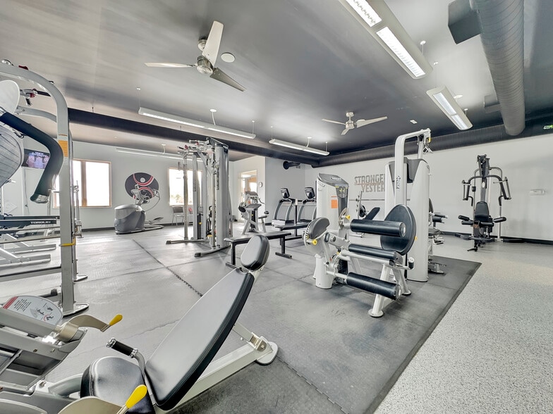 808 4th St NE, Hampton, IA for sale - Building Photo - Image 3 of 47