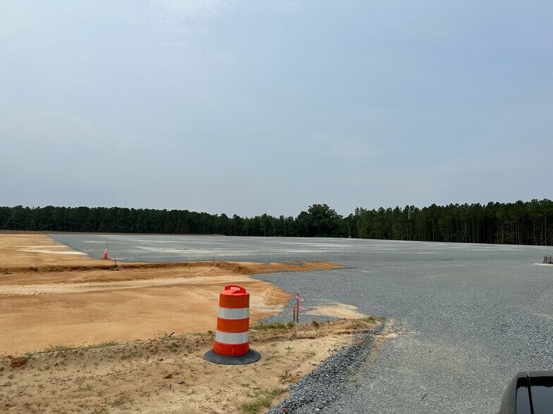 1230 Chicopee Rd, Benson, NC à louer - Photo du bâtiment - Image 3 de 5