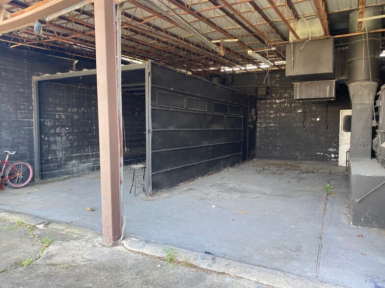 4401-4413 Read Blvd portefeuille de 2 propriétés à vendre sur LoopNet.ca - Photo du bâtiment - Image 2 de 14