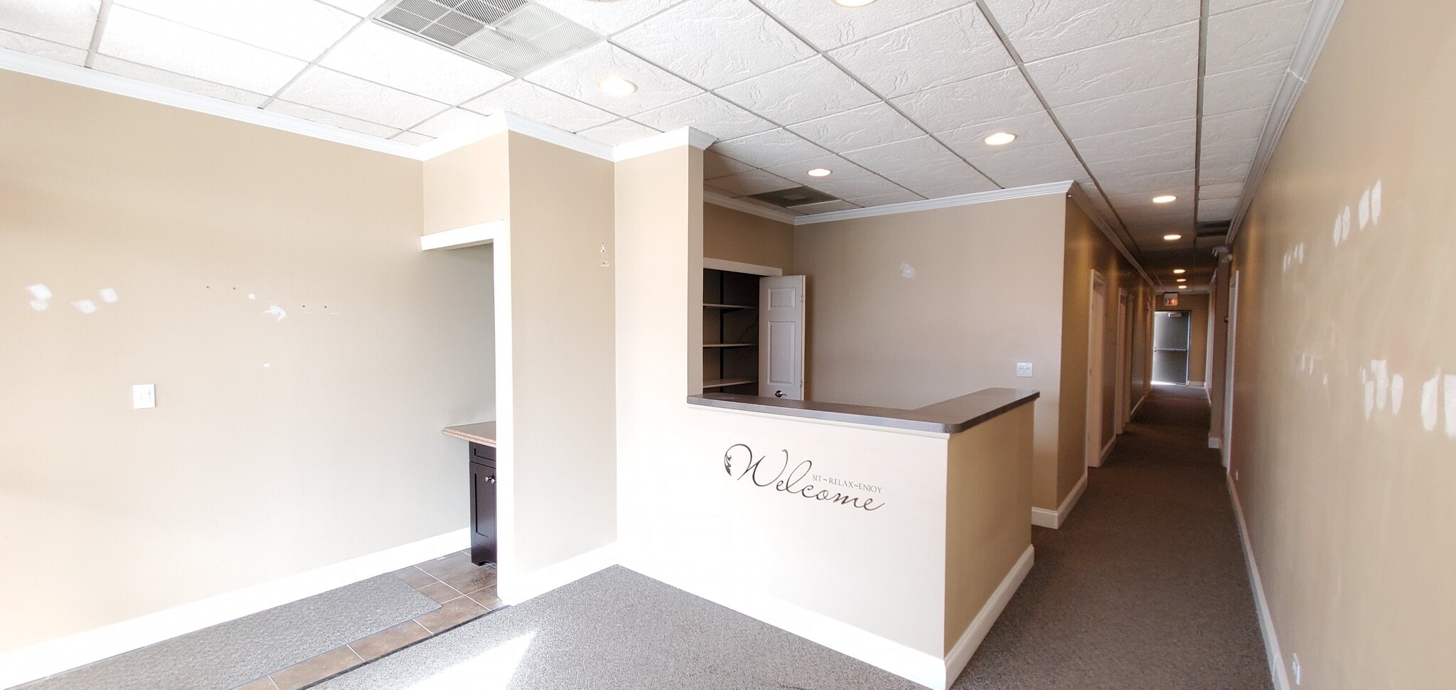 960-998 Lake St, Roselle, IL for lease Interior Photo- Image 1 of 14