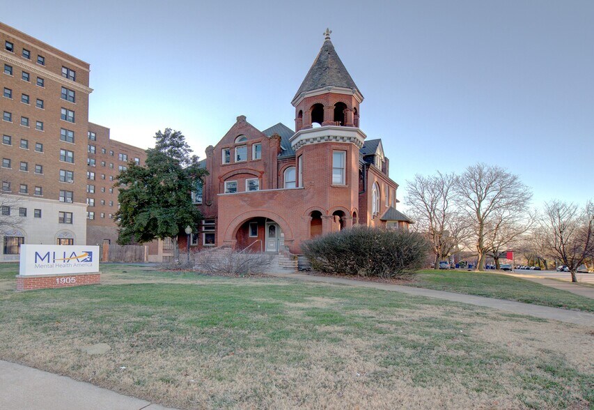 1905 S Grand Blvd, Saint Louis, MO à louer - Photo du bâtiment - Image 2 de 5