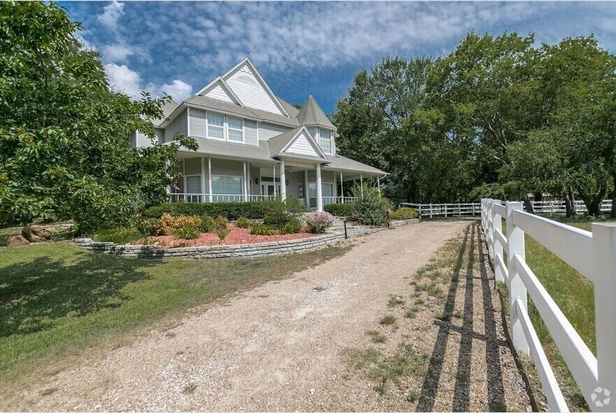 2600 Rosebud Ln, Richland Hills, TX for sale Primary Photo- Image 1 of 13