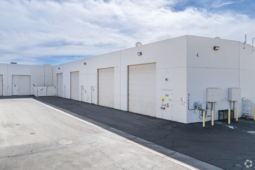 2175 Sampson Ave, Corona, CA for lease - Building Photo - Image 3 of 6