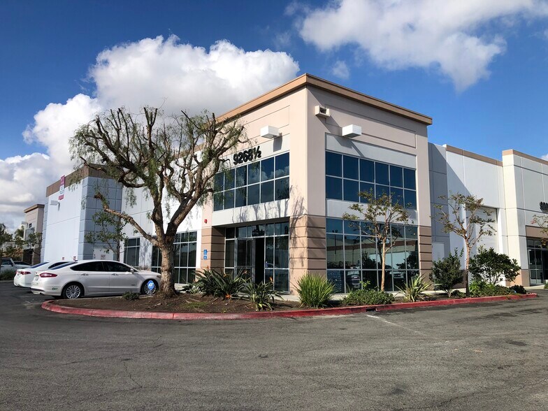 9220-9268 1/2 Hall Rd, Downey, CA à louer - Photo du bâtiment - Image 2 de 35