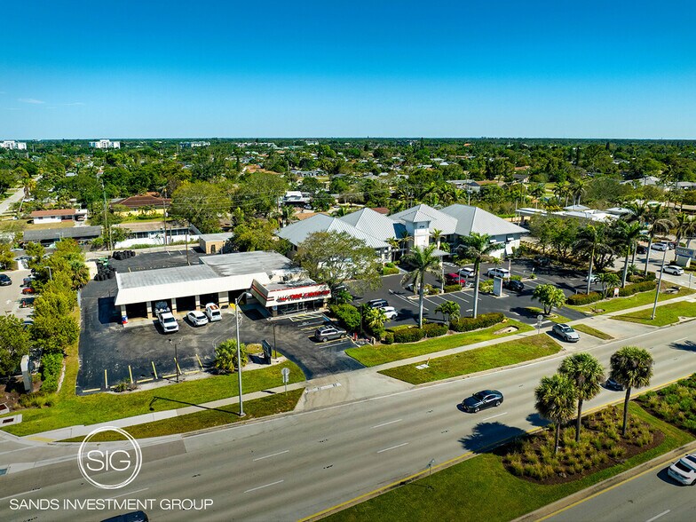 4760 Tamiami Trl N, Naples, FL à louer - Photo principale - Image 1 de 7