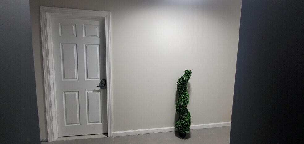 215 Old Tappan Rd, Old Tappan, NJ à louer - Photo du bâtiment - Image 2 de 5