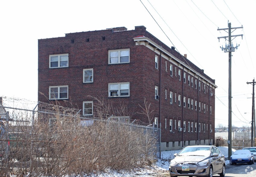 2240 Norwood Ave, Cincinnati, OH à vendre - Photo du bâtiment - Image 2 de 10