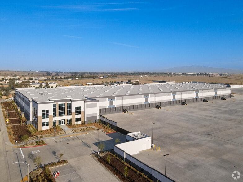 1330 Nandina Ave, Perris, CA à louer - Photo du bâtiment - Image 3 de 11