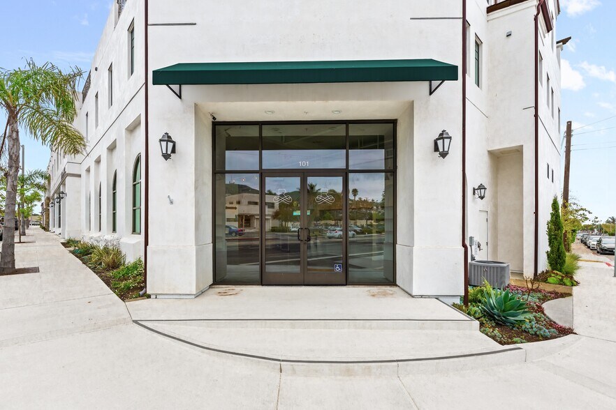 2176 E Main St, Ventura, CA à vendre - Photo du bâtiment - Image 2 de 4