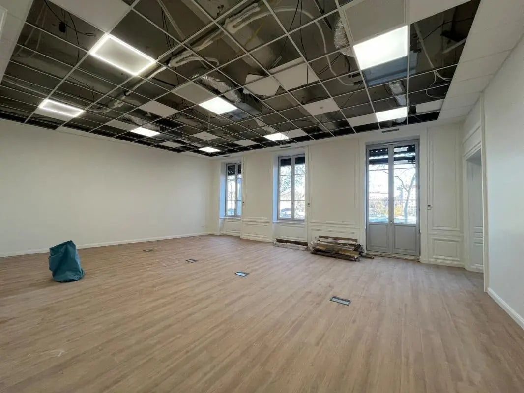3 Quai Jean Moulin, Lyon for lease Interior Photo- Image 1 of 11