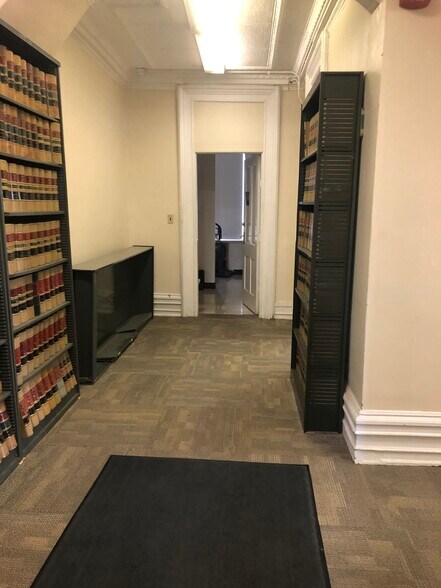 20 W Central Ave, Delaware, OH à louer - Photo intérieure - Image 3 de 5