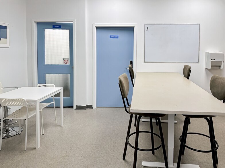 111 Simcoe St N, Oshawa, ON for lease - Interior Photo - Image 3 of 10