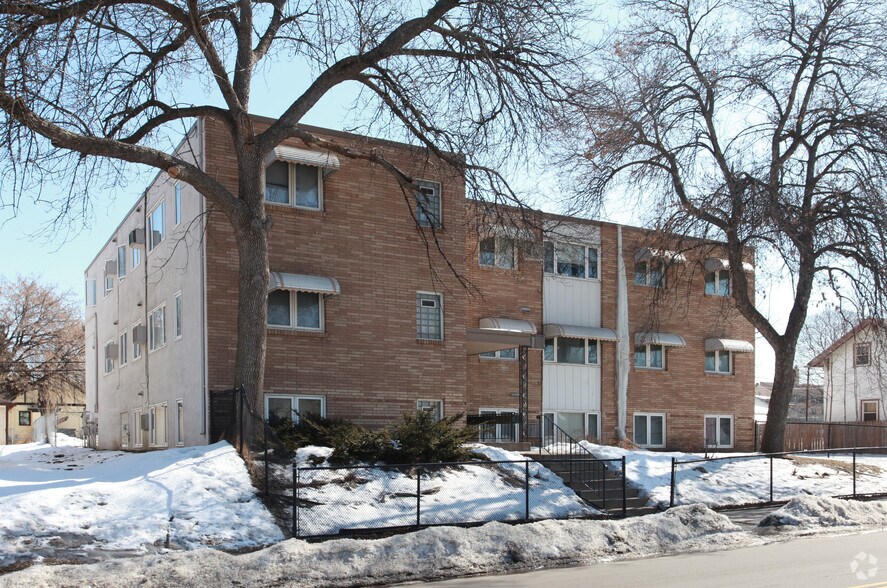 3230 Penn Ave N, Minneapolis, MN à vendre - Photo du bâtiment - Image 2 de 2