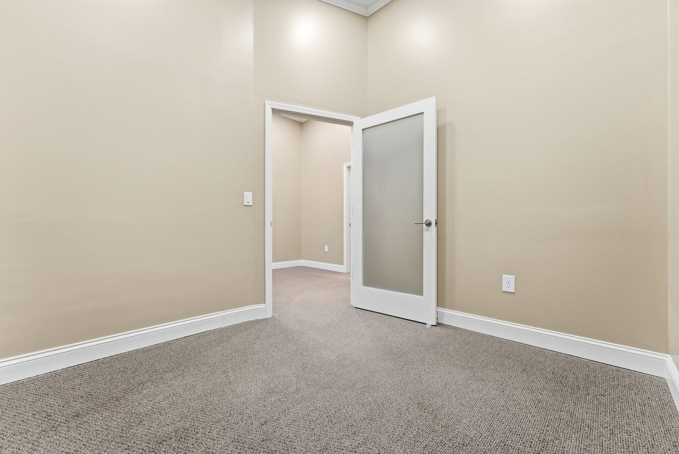 311 S Royal Oaks Blvd, Franklin, TN 37064 - Unit 110B -  - Interior Photo - Image 1 of 17