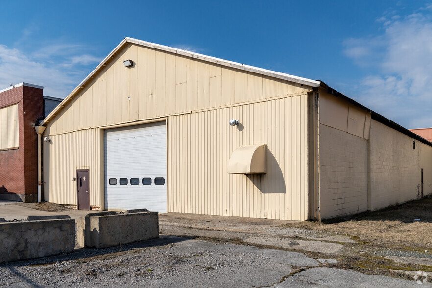 2500 Moak St, Port Huron, MI for lease - Building Photo - Image 2 of 12