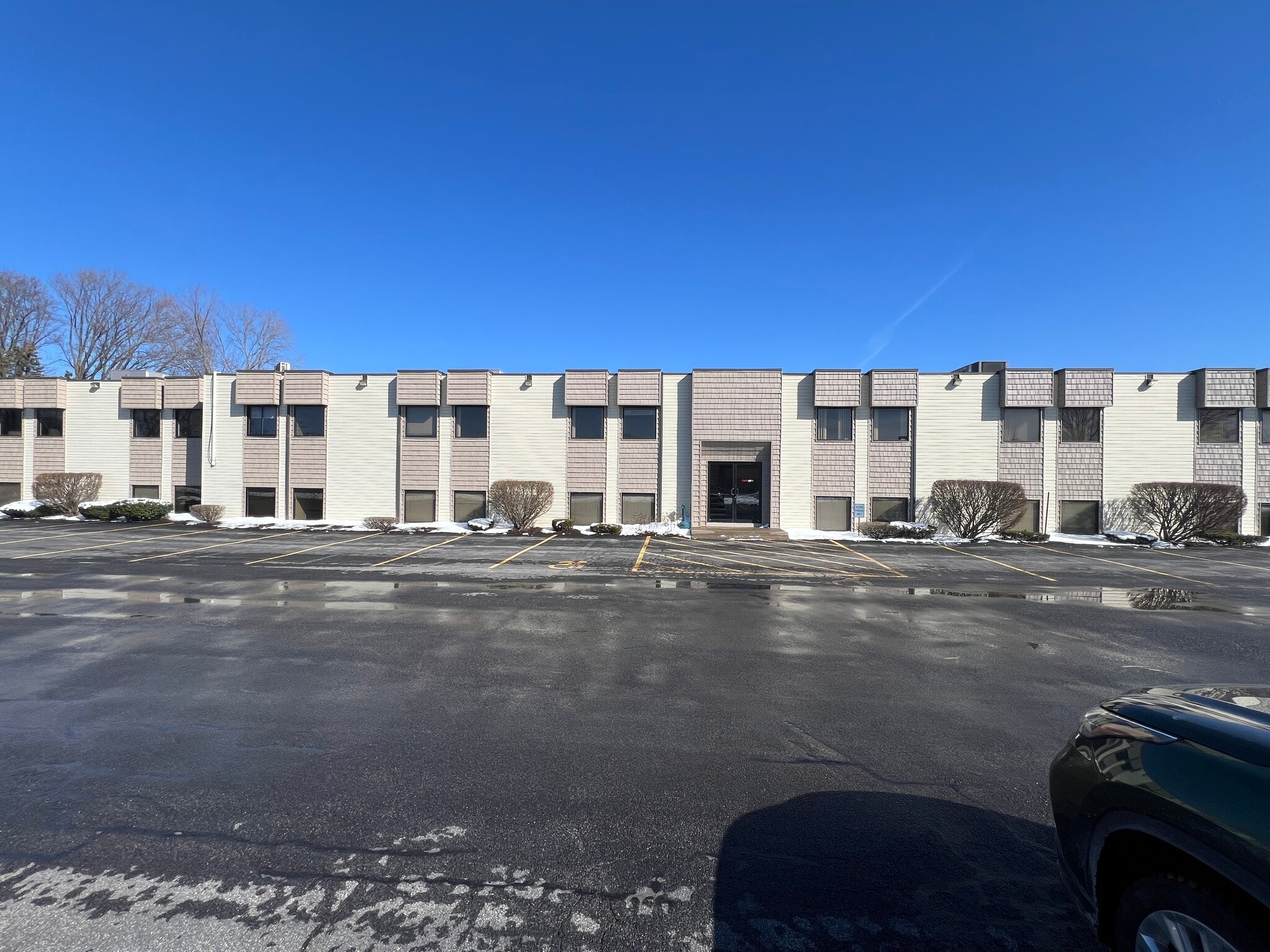 4 Adler Dr, East Syracuse, NY à vendre Photo du bâtiment- Image 1 de 18