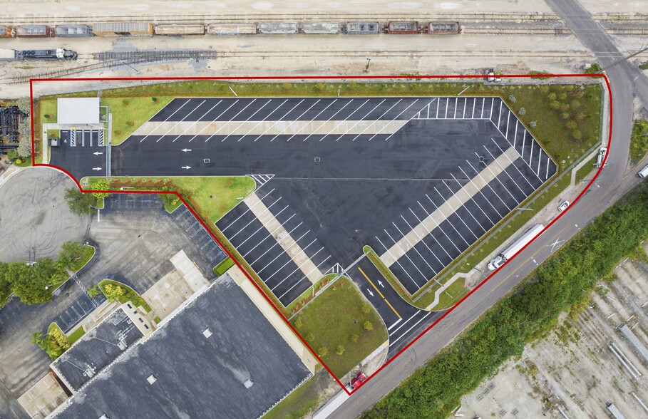 10701 NW 122nd St, Medley, FL à louer - Photo du bâtiment - Image 1 de 8