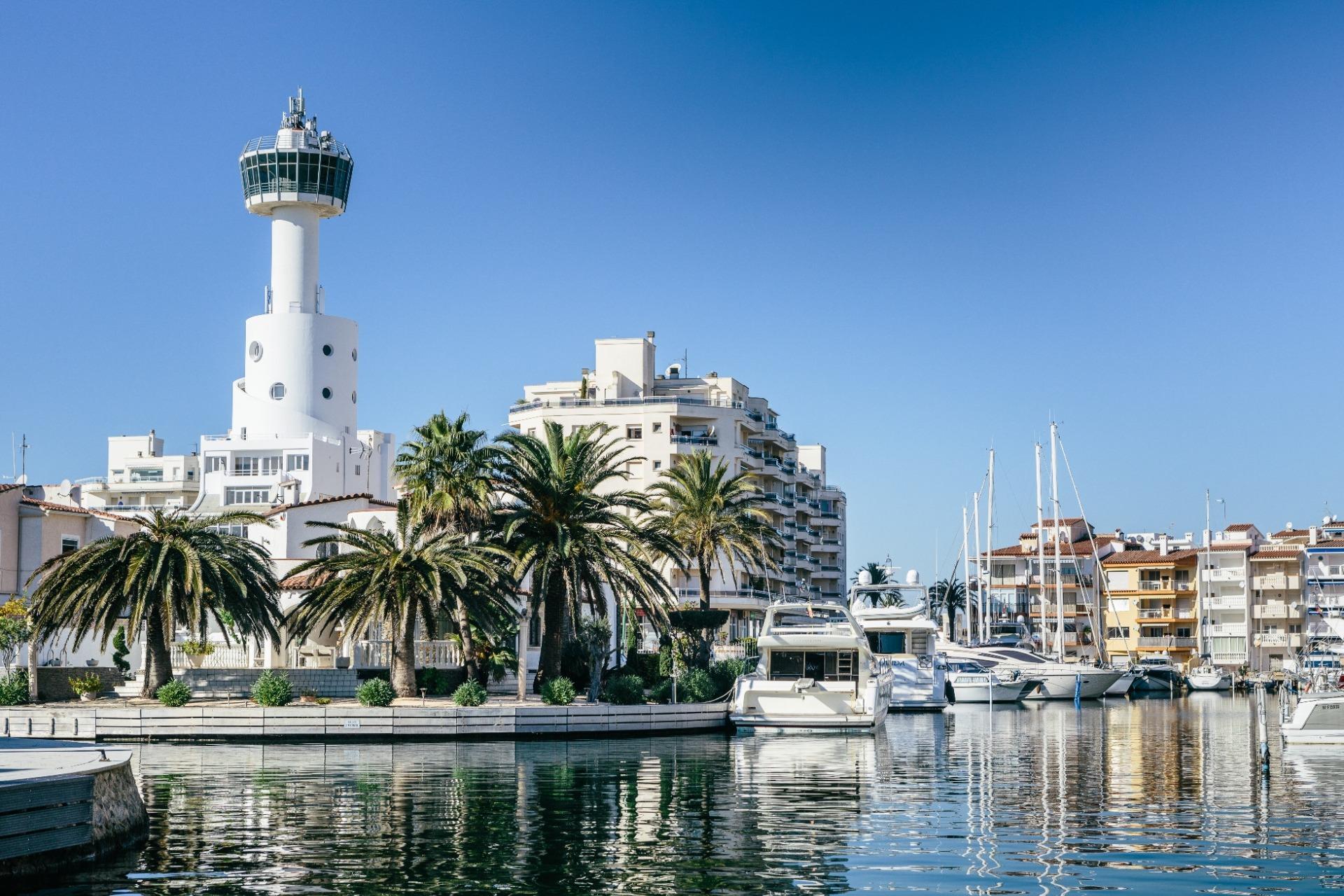 Retail in Castelló d'Empúries, Gerona for lease Primary Photo- Image 1 of 6