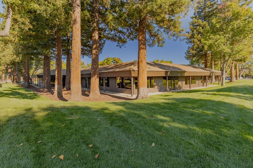 12900 Saratoga Ave, Saratoga, CA à louer - Photo du bâtiment - Image 2 de 4