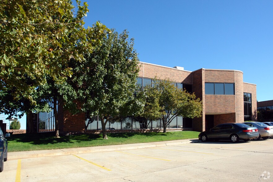 3232 W Britton Rd, Oklahoma City, OK à louer - Photo du bâtiment - Image 1 de 10
