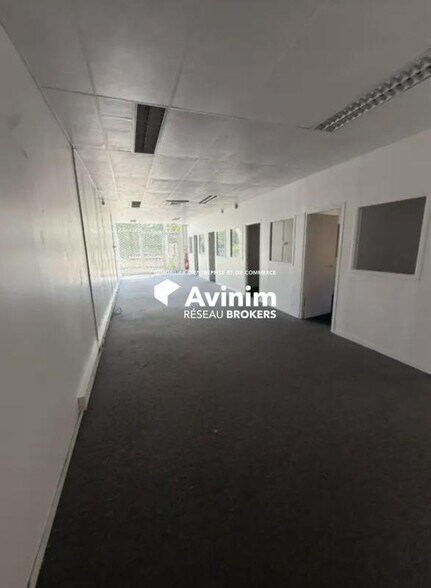 Retail in Argenteuil for lease - Interior Photo - Image 2 of 9