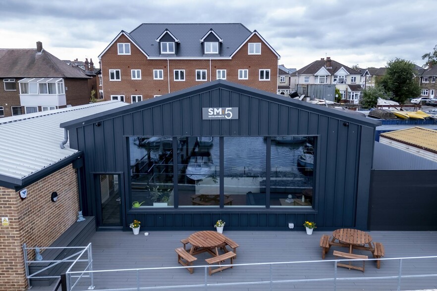 29-33 Vespasian Rd, Southampton for lease - Building Photo - Image 2 of 3