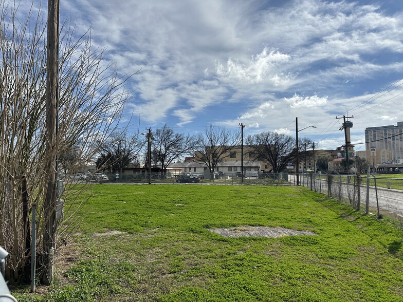 111 Brooklyn ave, San Antonio, TX for sale - Building Photo - Image 2 of 3