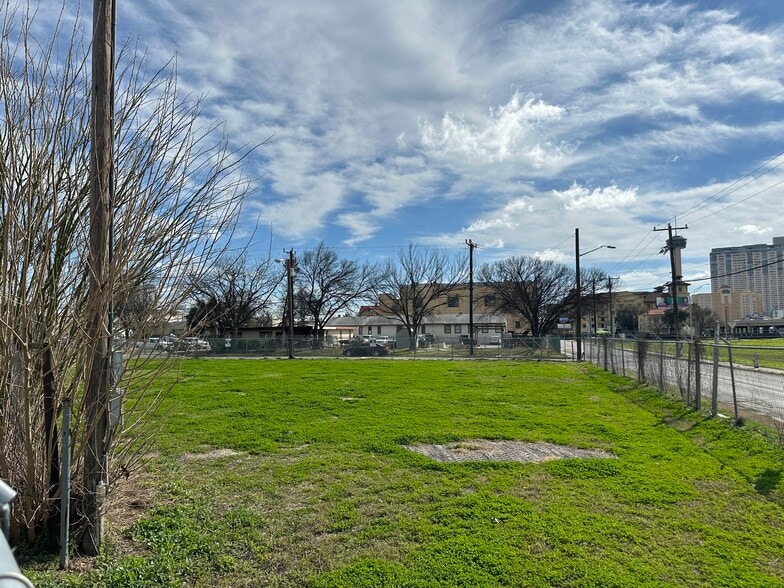 111 Brooklyn ave, San Antonio, TX à louer - Photo du bâtiment - Image 2 de 3
