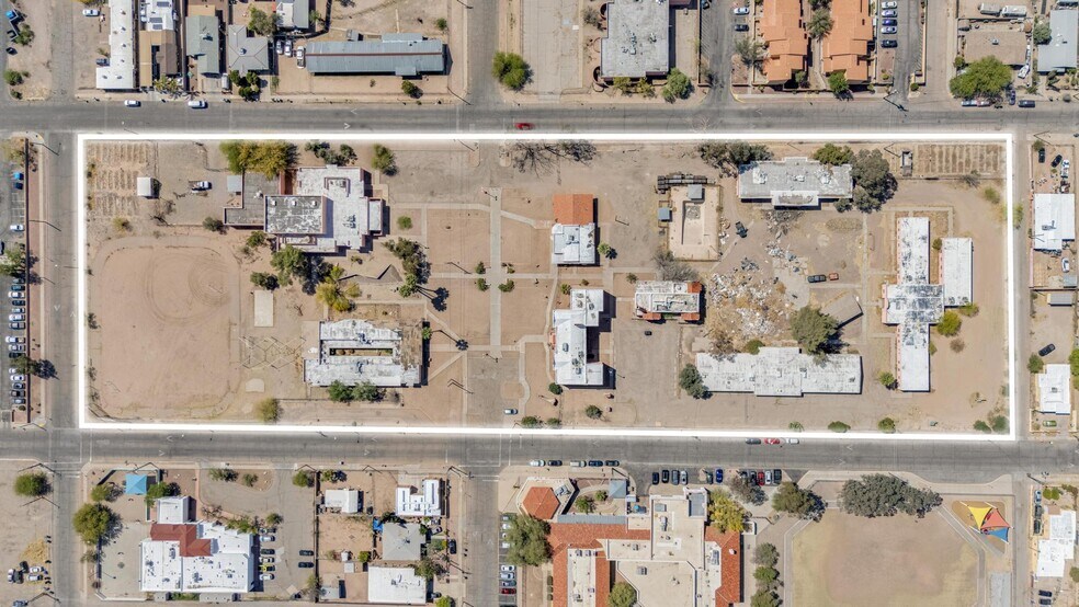 2700 S 8th Ave, Tucson, AZ à vendre - Photo du bâtiment - Image 2 de 27